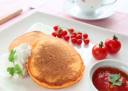 塩スイーツ！トマトのパンケーキ～塩麹ホイップ添え～